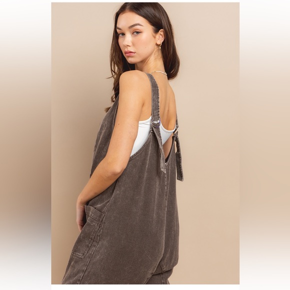 04 Fabulous Acid washed Brown denim deep front v neck overall - Picture 4 of 6